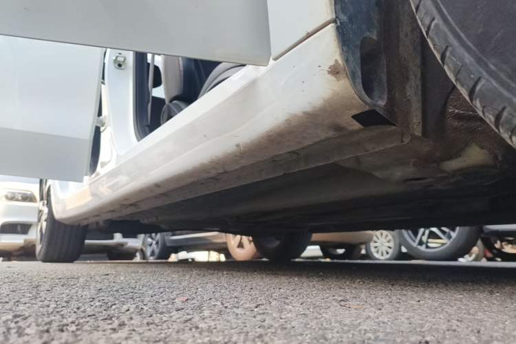 Used Roewe i5 2023 1.5L CVT Luxury Edition Right Side Sill