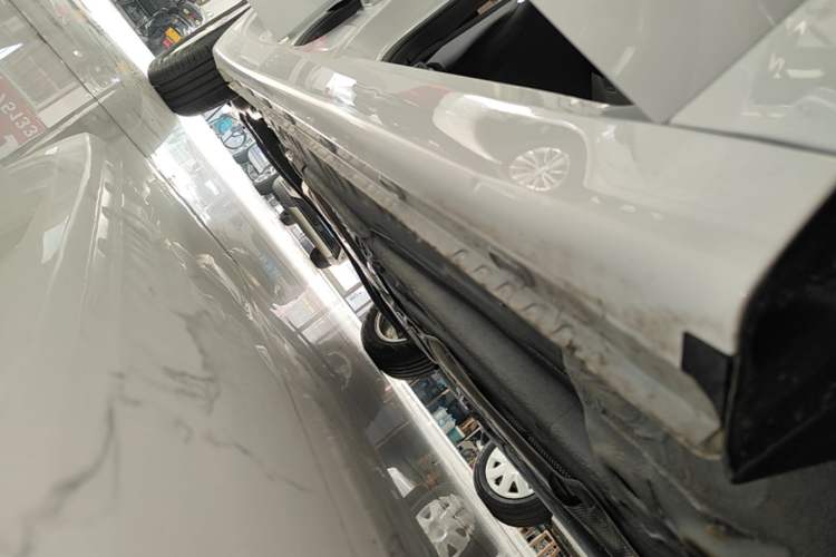 Used Roewe i5 2023 1.5L Manual Excellence Edition Right Side Sill