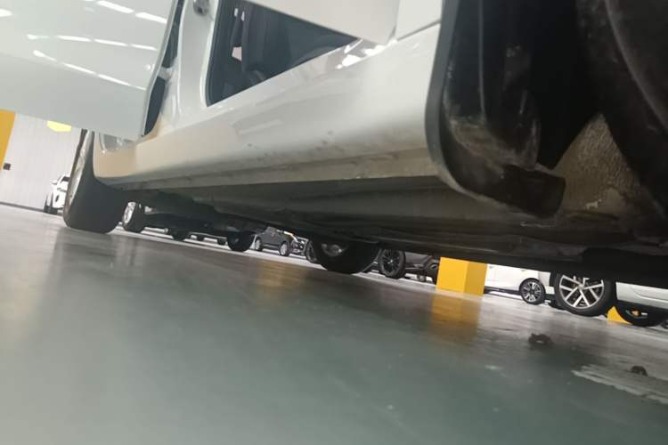 Used Roewe i5 2023 1.5L Manual Comfort Edition Right Side Sill