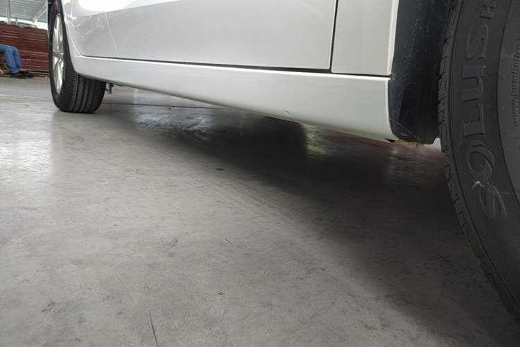 Used Roewe i5 2023 1.5L Manual Comfort Edition Right Side Sill