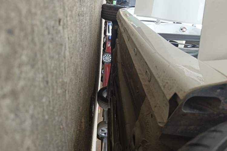 Used Roewe i5 2023 1.5L CVT Luxury Edition Right Side Sill