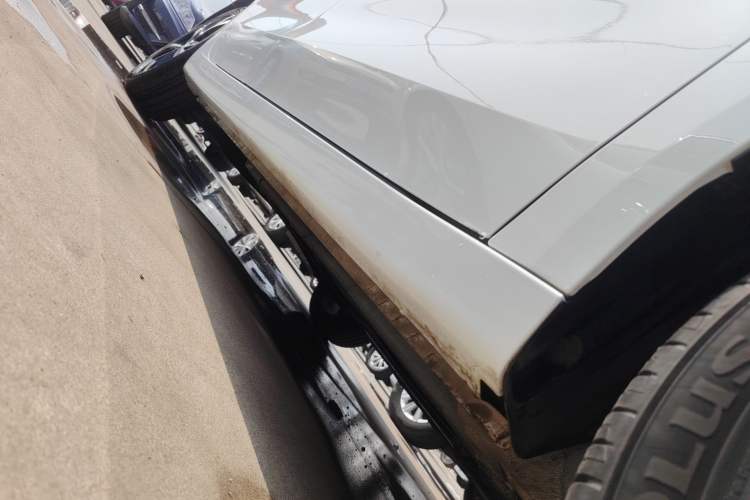 Used Roewe i5 2023 1.5L CVT Luxury Edition Right Side Sill