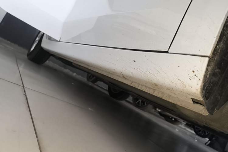 Used Roewe i5 2023 1.5L CVT Luxury Edition Right Side Sill