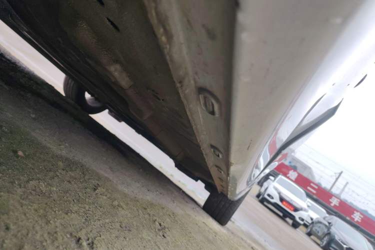 Used Roewe i5 2023 1.5L CVT Luxury Edition Right Side Sill