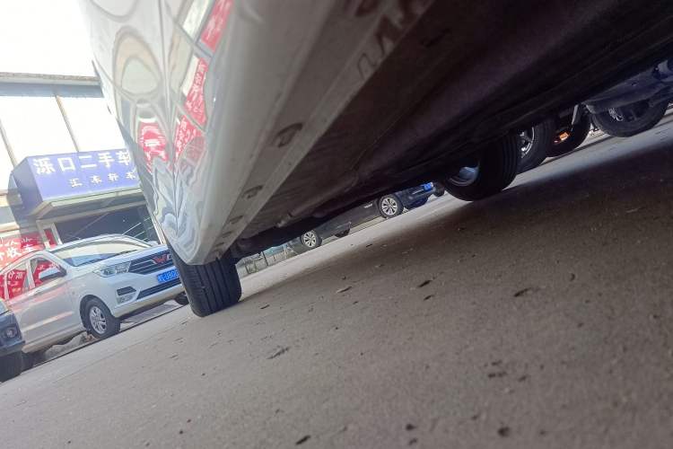 Used Roewe i5 2023 1.5L Manual Comfort Edition Right Side Sill
