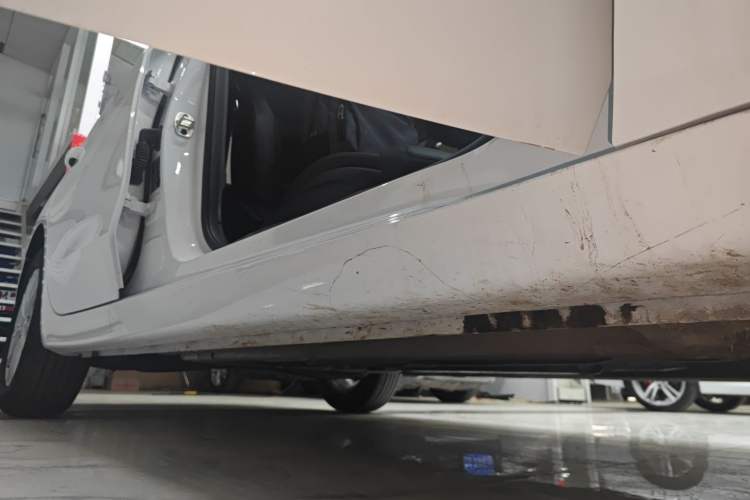 Used Roewe i5 2023 1.5L CVT Luxury Edition Right Side Sill