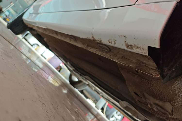 Used Roewe i5 2023 1.5L Manual Comfort Edition Right Side Sill