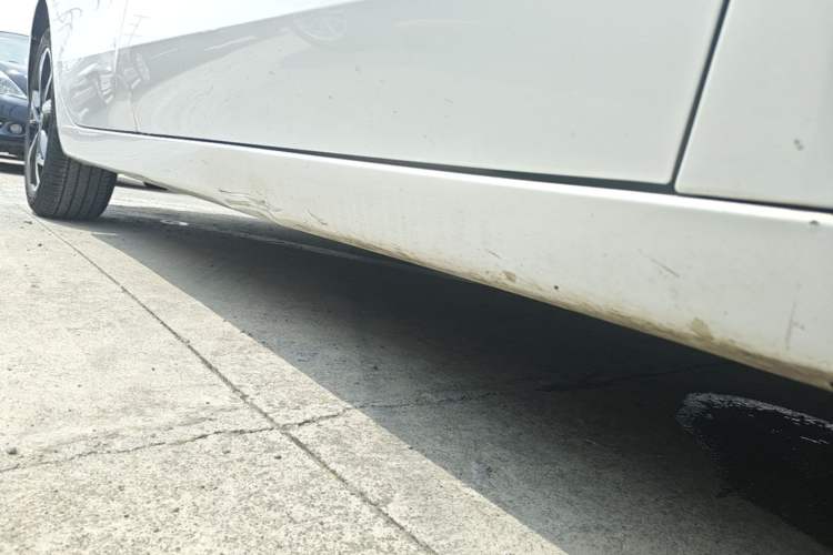 Used Roewe i5 2023 1.5L CVT Luxury Edition Right Side Sill