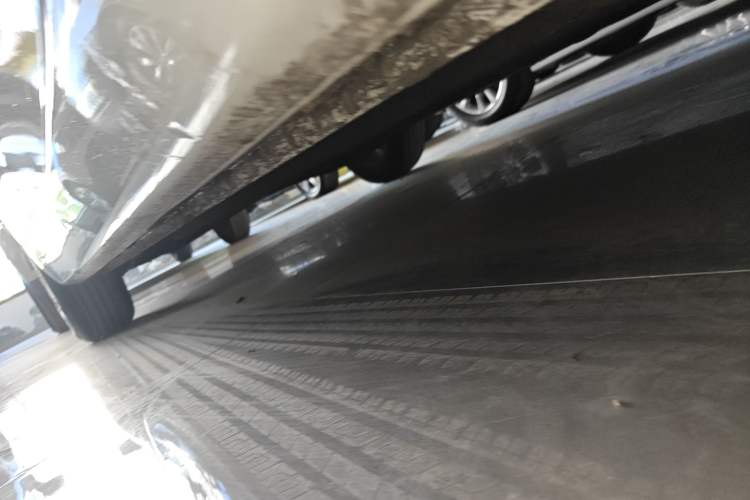 Used Roewe i5 2023 1.5L Manual Comfort Edition Right Side Sill