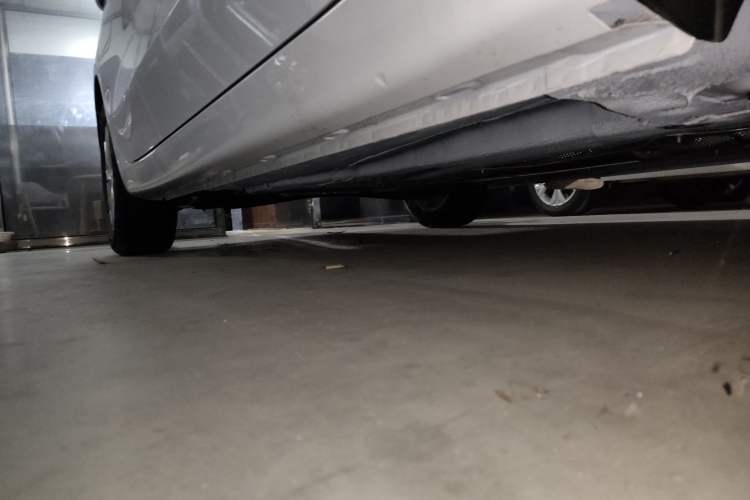 Used Roewe i5 2023 1.5L CVT Luxury Edition Right Side Sill