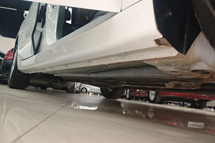 Used Roewe i5 2023 1.5L Manual Comfort Edition Right Side Sill