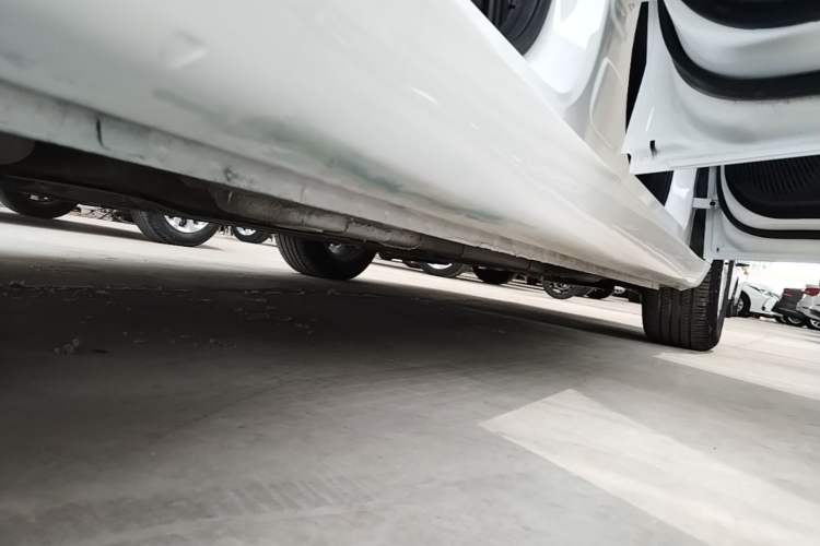 Used Roewe i5 2023 1.5L Manual Excellence Edition Right Side Sill