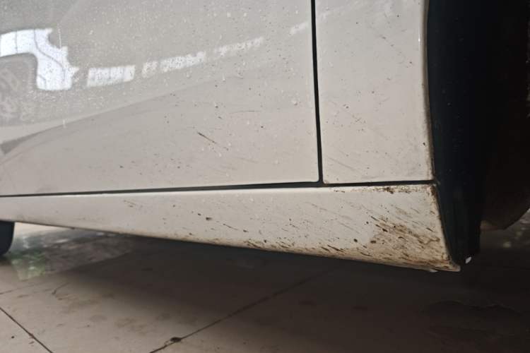 Used Roewe i5 2023 1.5L Manual Comfort Edition Right Side Sill