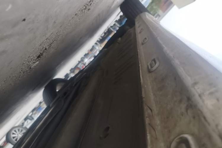 Used Roewe i5 2023 1.5L Manual Comfort Edition Right Side Sill