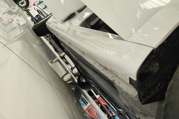 Used Roewe i5 2023 1.5L Manual Excellence Edition Right Side Sill