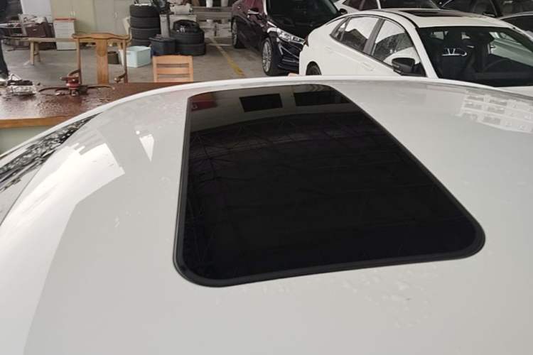 Used Roewe i5 2023 1.5L CVT Luxury Edition Roof