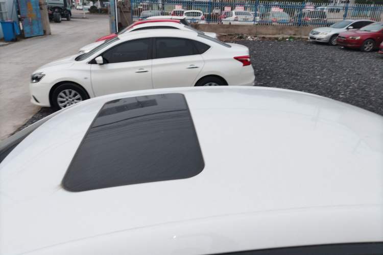 Used Roewe i5 2023 1.5L CVT Luxury Edition Roof