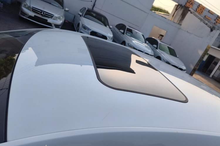 Used Roewe i5 2023 1.5L CVT Luxury Edition Roof