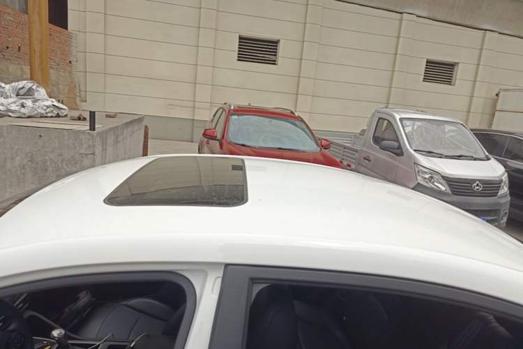 Used Roewe i5 2023 1.5L CVT Luxury Edition Roof