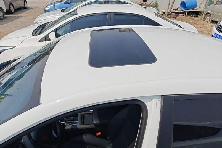 Used Roewe i5 2023 1.5L CVT Luxury Edition Roof