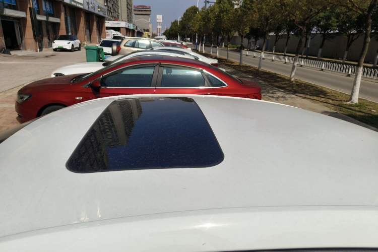 Used Roewe i5 2023 1.5L CVT Luxury Edition Roof