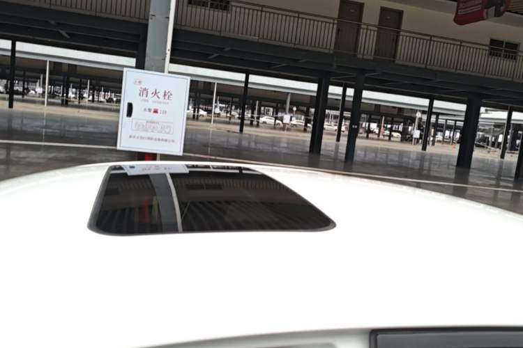 Used Roewe i5 2023 1.5L CVT Luxury Edition Roof