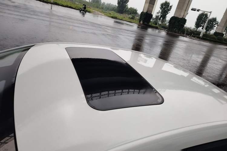 Used Roewe i5 2023 1.5L CVT Flagship Edition Roof