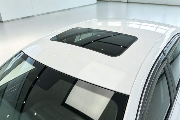 Used Roewe i5 2023 1.5L CVT Luxury Edition Roof