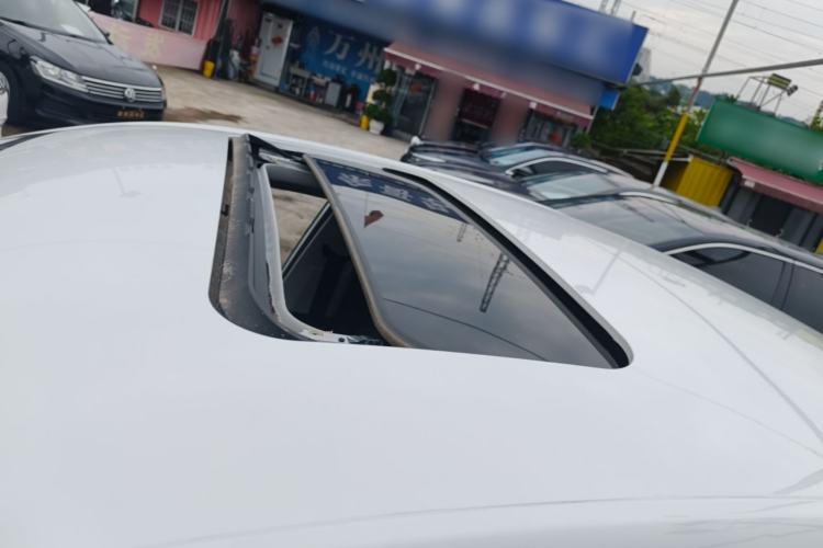 Used Roewe i5 2023 1.5L CVT Luxury Edition Roof