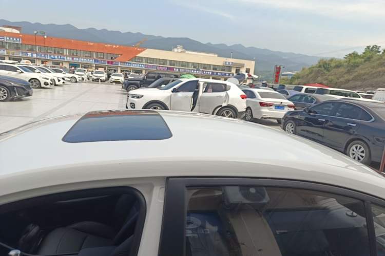 Used Roewe i5 2023 1.5L CVT Luxury Edition Roof