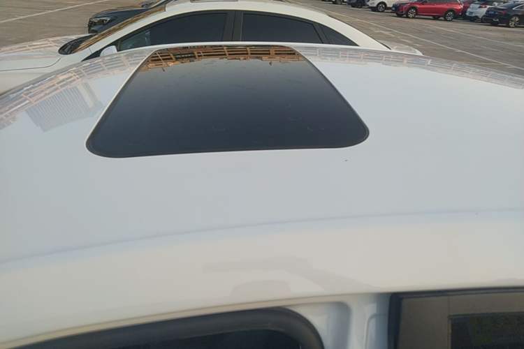 Used Roewe i5 2023 1.5L CVT Luxury Edition Roof