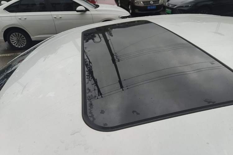 Used Roewe i5 2023 1.5L CVT Luxury Edition Roof