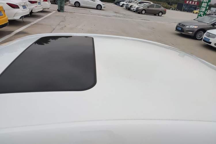 Used Roewe i5 2023 1.5L CVT Luxury Edition Roof
