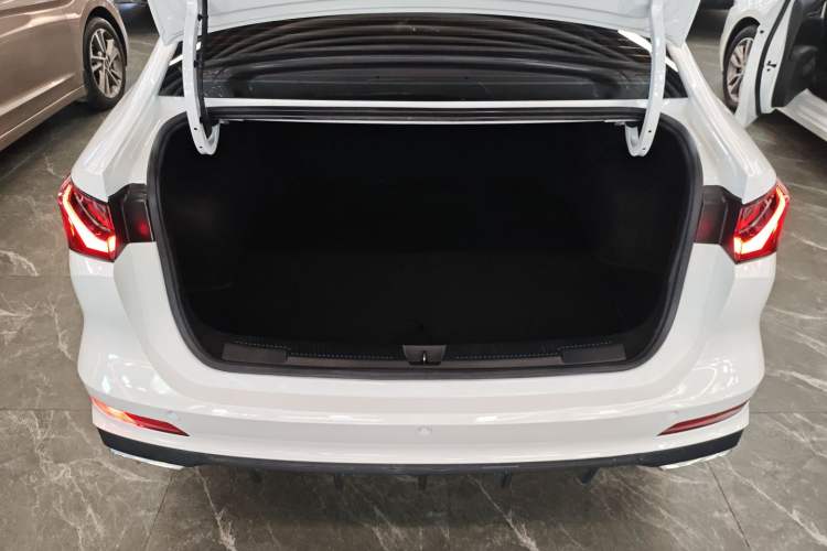 Used Roewe i5 2023 1.5L CVT Luxury Edition Trunk