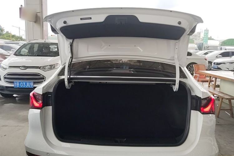 Used Roewe i5 2023 1.5L CVT Luxury Edition Trunk