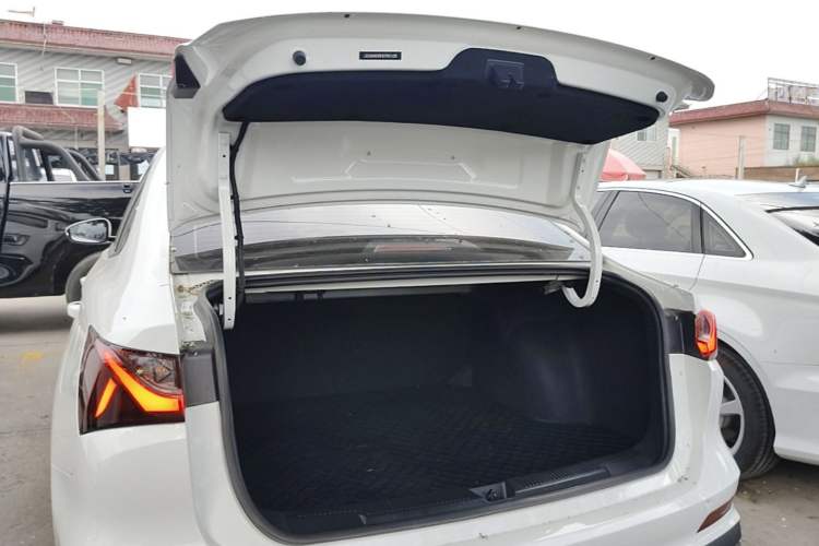 Used Roewe i5 2023 1.5L Manual Comfort Edition Trunk