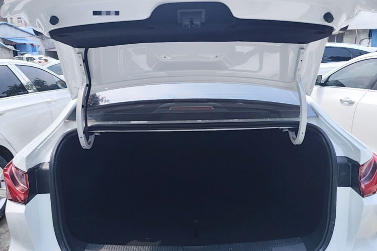 Used Roewe i5 2023 1.5L Manual Comfort Edition Trunk