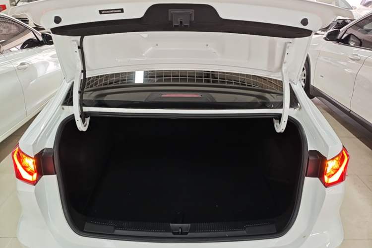 Used Roewe i5 2023 1.5L Manual Comfort Edition Trunk