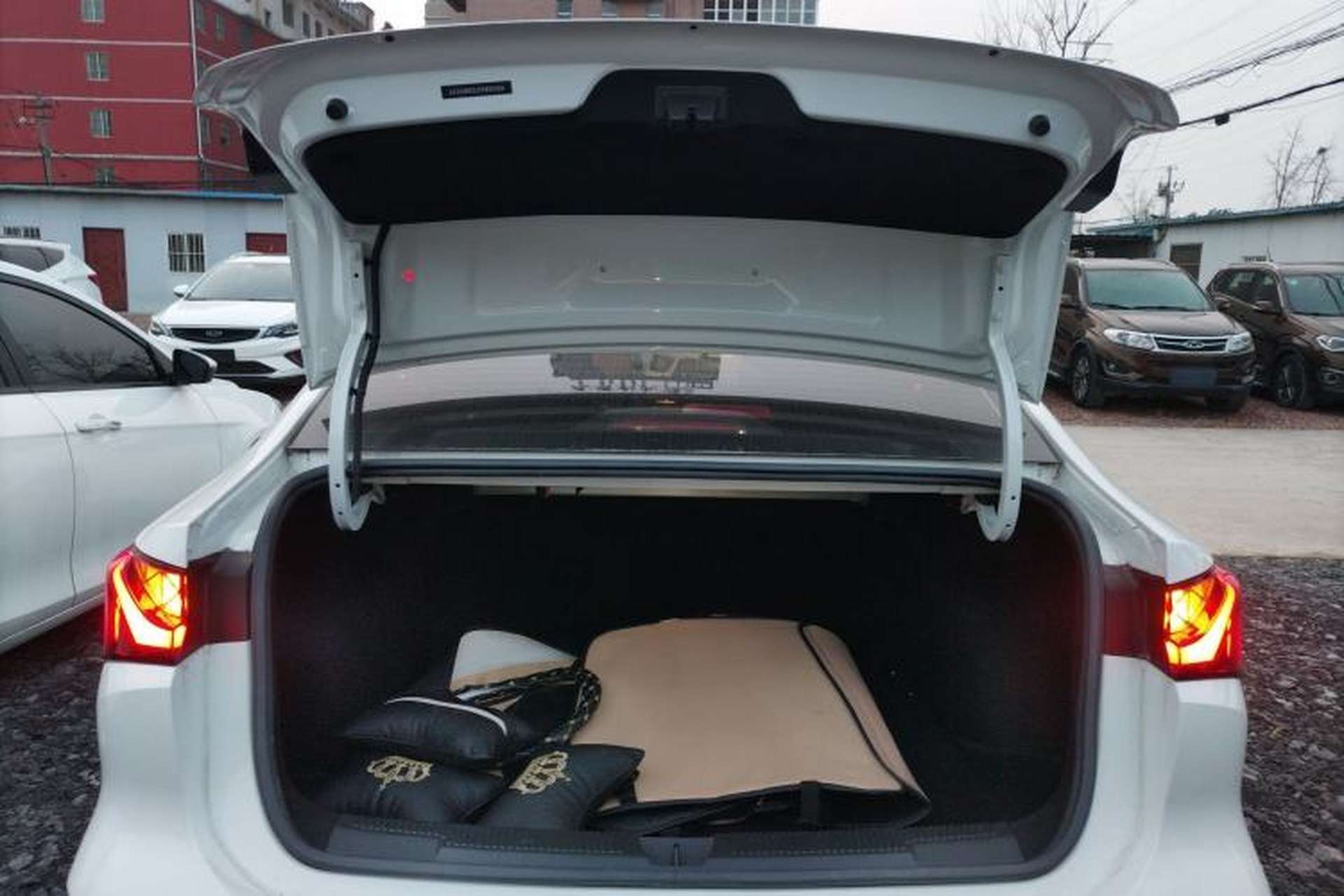 Used Roewe i5 2023 1.5L CVT Luxury Edition Trunk