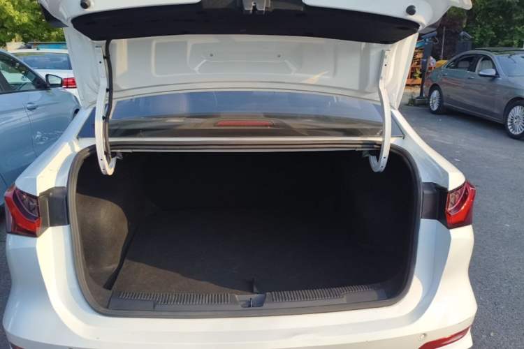 Used Roewe i5 2023 1.5L CVT Luxury Edition Trunk