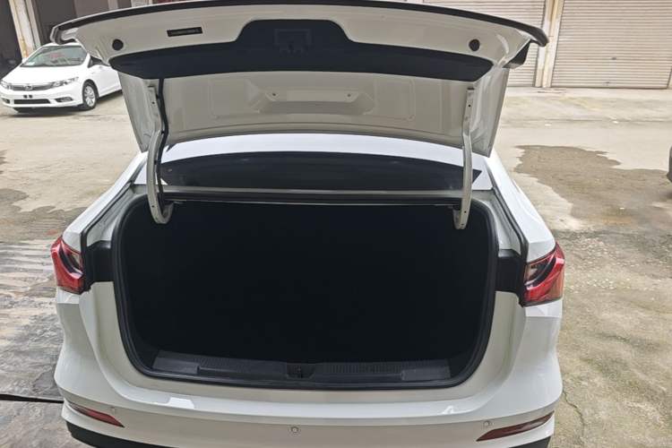 Used Roewe i5 2023 1.5L Manual Comfort Edition Trunk