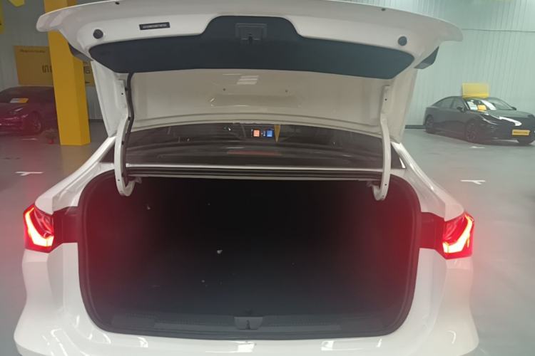 Used Roewe i5 2023 1.5L Manual Comfort Edition Trunk