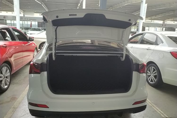 Used Roewe i5 2023 1.5L Manual Comfort Edition Trunk
