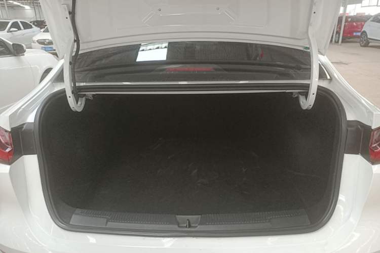 Used Roewe i5 2023 1.5L Manual Comfort Edition Trunk