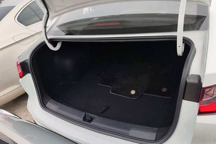 Used Roewe i5 2023 1.5L CVT Luxury Edition Trunk