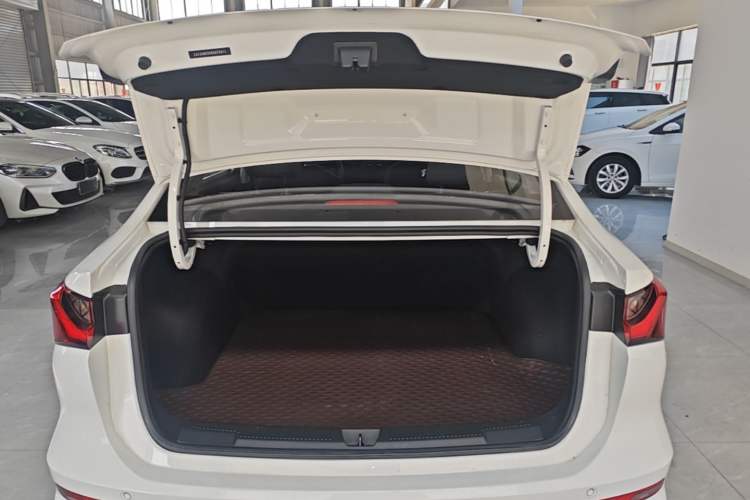 Used Roewe i5 2023 1.5L Manual Comfort Edition Trunk