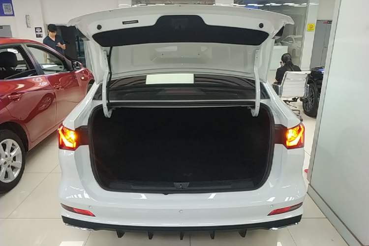 Used Roewe i5 2023 1.5L CVT Luxury Edition Trunk
