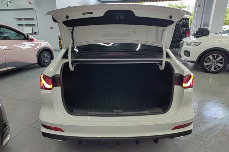 Used Roewe i5 2023 1.5L CVT Luxury Edition Trunk