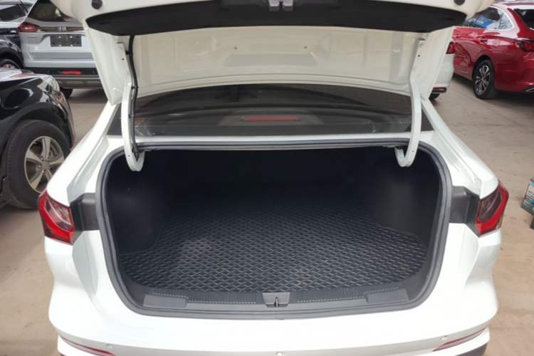 Used Roewe i5 2023 1.5L CVT Luxury Edition Trunk