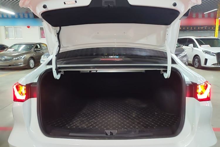 Used Roewe i5 2023 1.5L Manual Comfort Edition Trunk